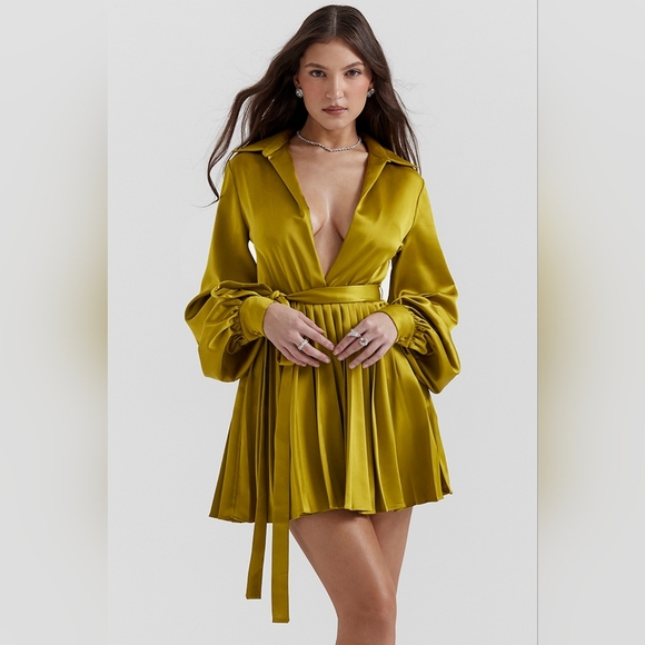 15. NWT HOUSE OF CB ALLEGRA CHARTREUSE PLEATED SHIRT DRESS - Picture 1 of 14